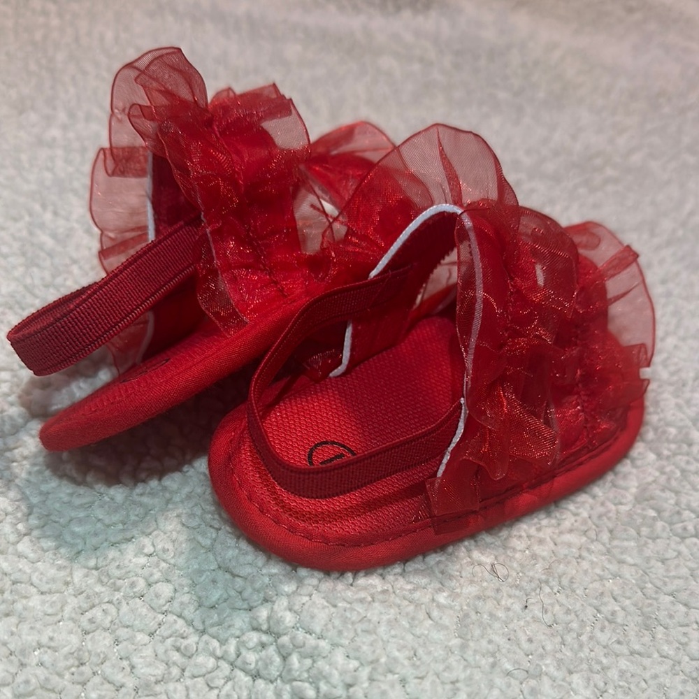 Red Ruffled Baby Walker Shoes Outsole Material: Rubber bottom
Age Range: 0-6M